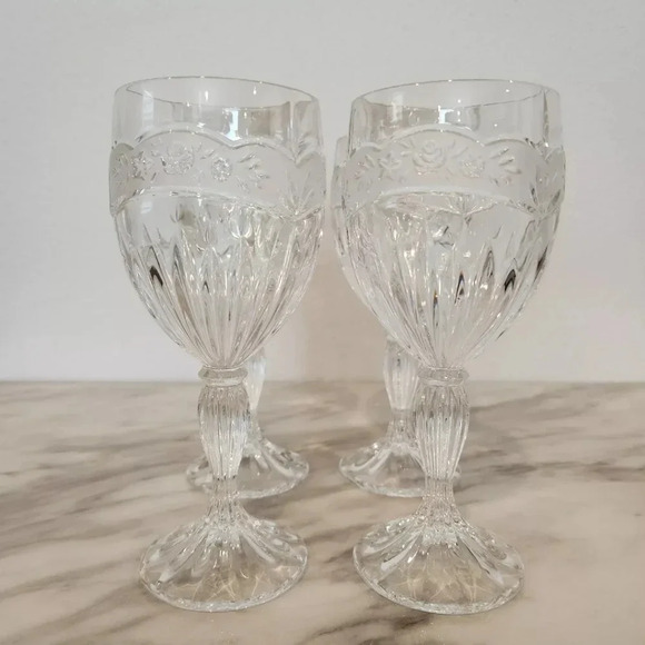 Vintage Set of 4 Oneida Southern Garden Wine/Water Glass - Picture 2 of 12